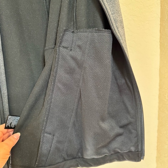 The North Face Women's Zip-Up Gray Vest Size XXL - Picture 5 of 5